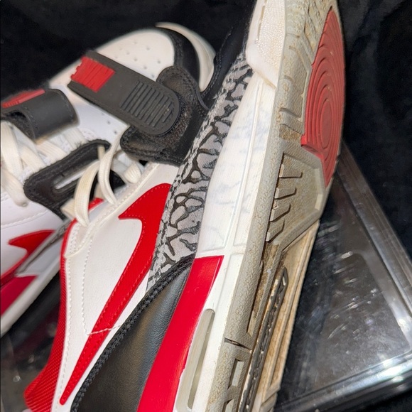 Nike Red and Black Sneakers Classic Low-Top Design - Picture 5 of 13